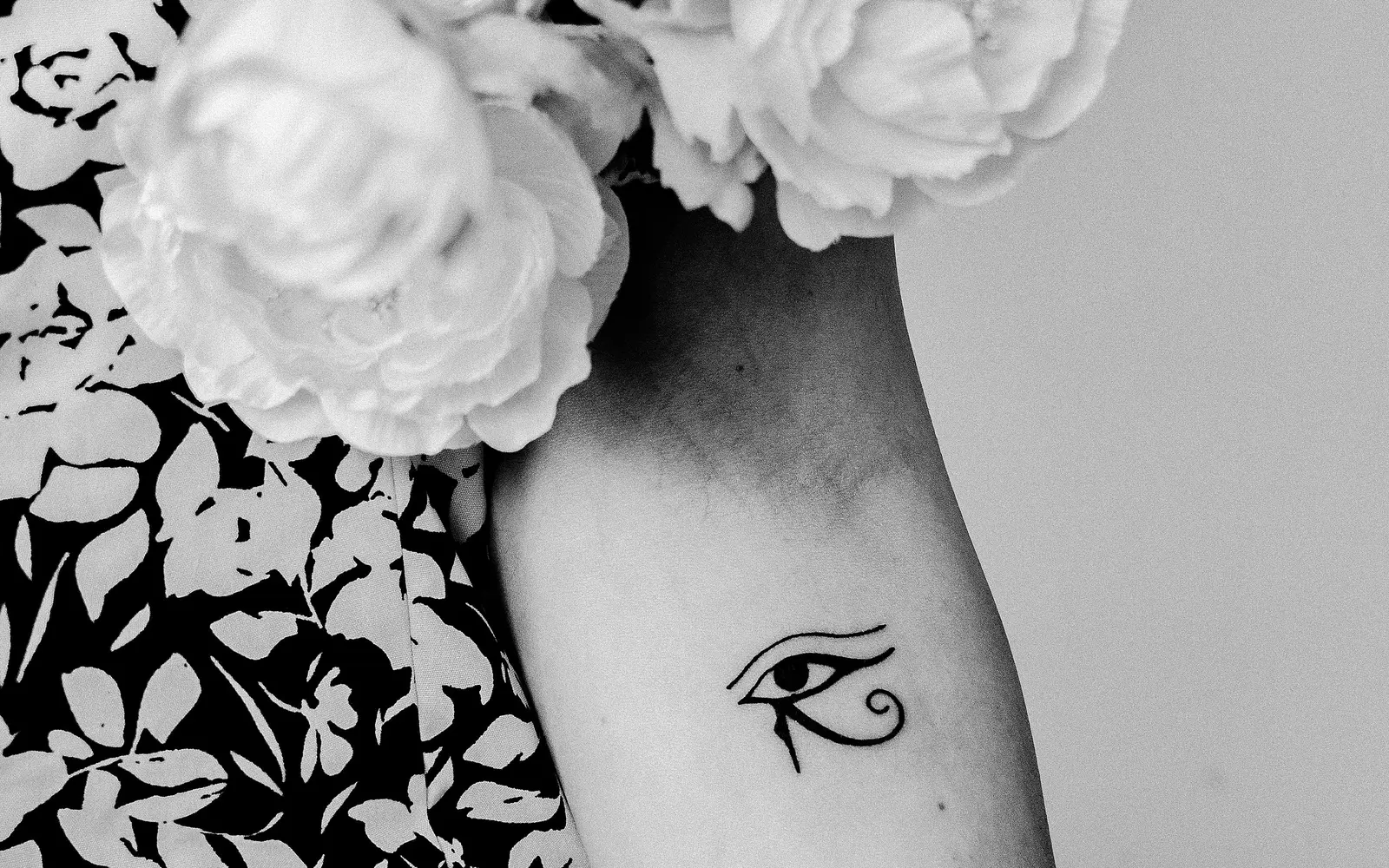 Minimal fine-line tattoo with delicate flowers